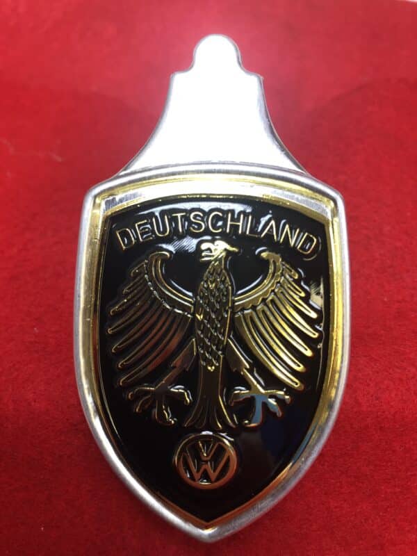 Hood Crest, Deutschland, Black and Gold W/Base